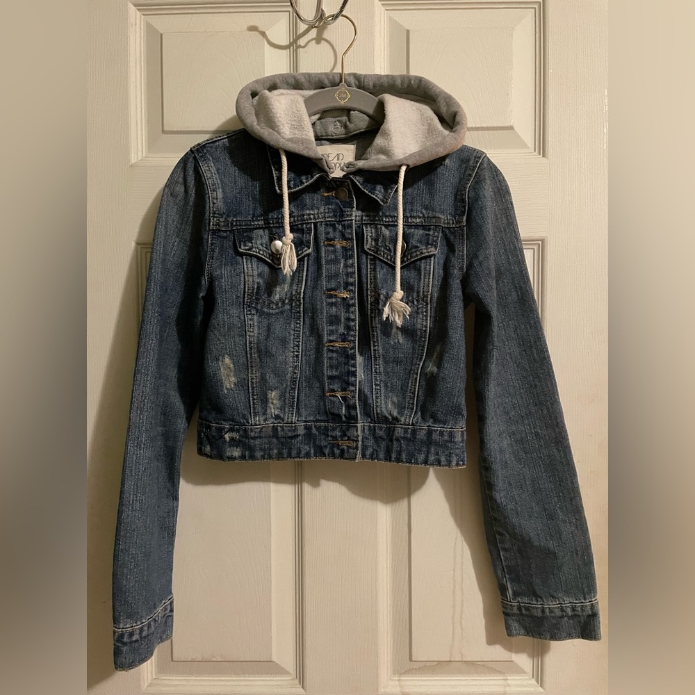 Cropped Jean jacket with detachable hood